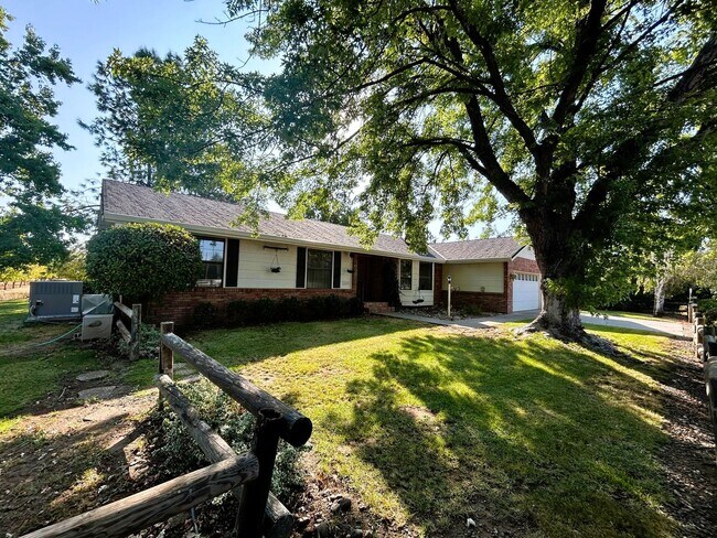 Foto del edificio - 12334 Craig Ave