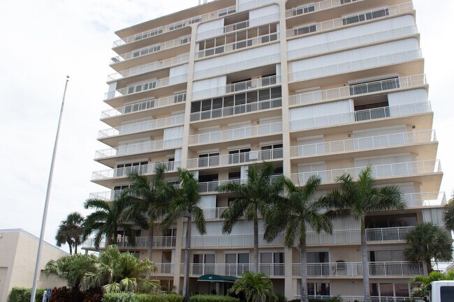 Villager Condominium - 877 N Hwy A1A Hwy