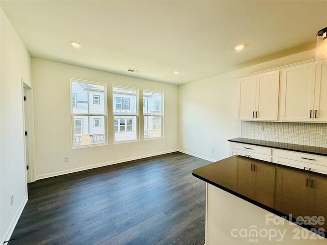 Building Photo - 1736 Blanche St