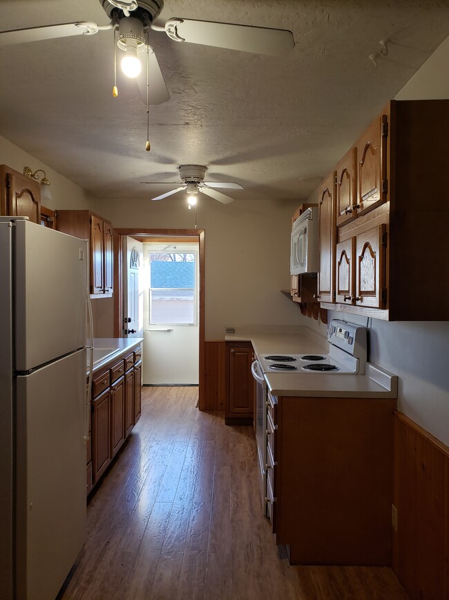 kitchen looking at side entry - 500 E 2nd St