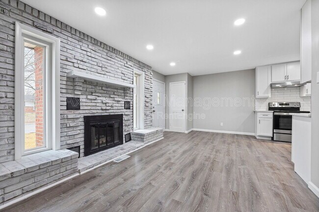 Foto del edificio - 537 Lynn Haven Ln