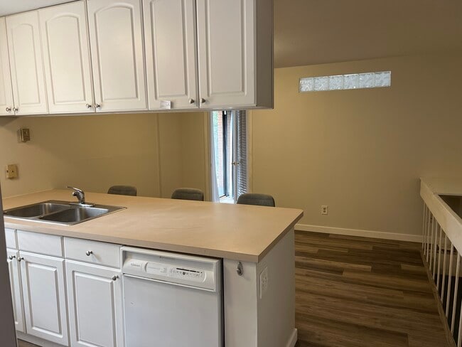 Foto del edificio - 1200 College Ave