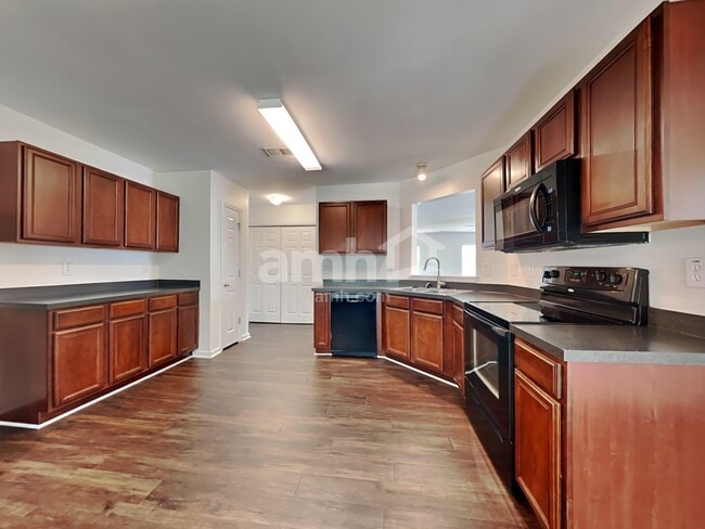 Foto del edificio - 425 Green Park Ln