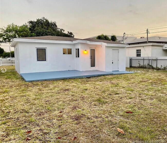 Foto del edificio - 815 NE 133rd St