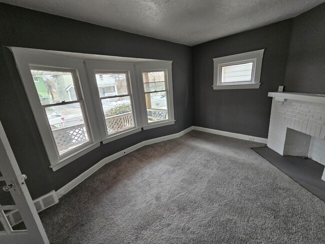 Building Photo - 440 E 115th St