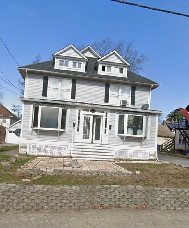 Building Photo - 13 Jackson Ave