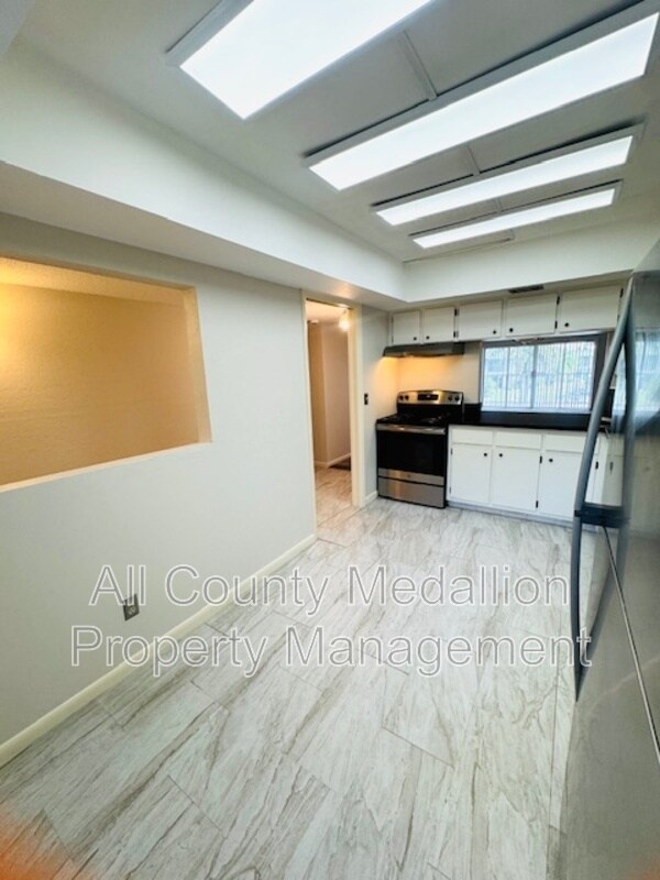 Building Photo - 6731 Winkler Rd