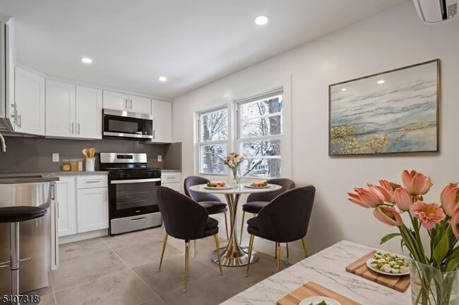 Foto del edificio - 554 Hort St