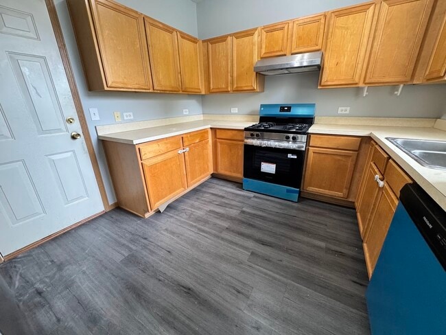 Building Photo - 2209 Sunrise Cir