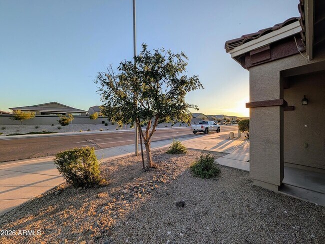 Foto del edificio - 2404 W Roeser Rd