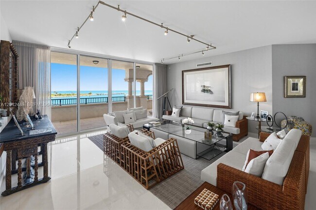 Foto del edificio - 7141 Fisher Island Dr
