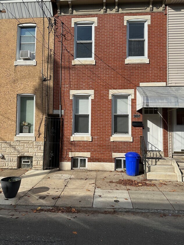 Primary Photo - 3162 Salmon St