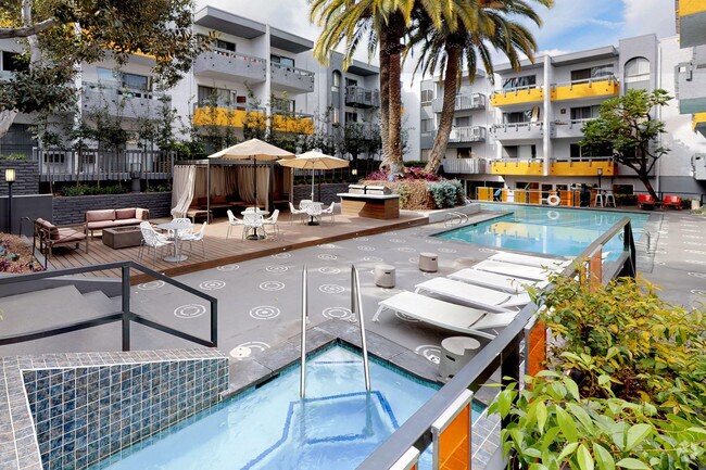 Apartments Near Sunset La Brea Plaza In Los Angeles Ca