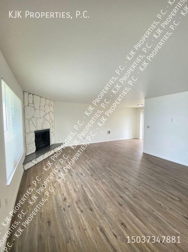 Building Photo - Newly Renovated 2-bedroom 2-bathroom Ranch...