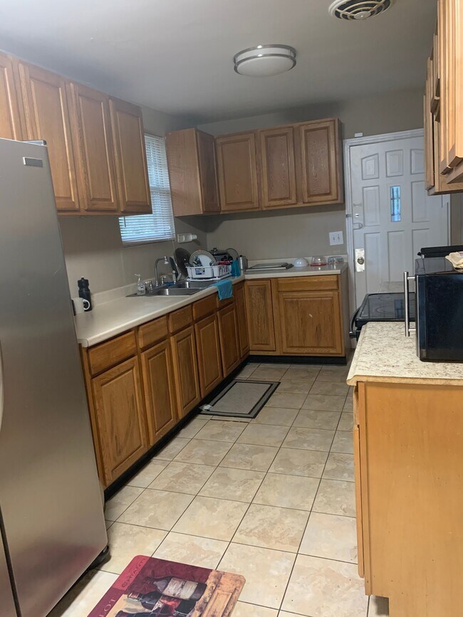 Foto del edificio - 1169 W 28th St