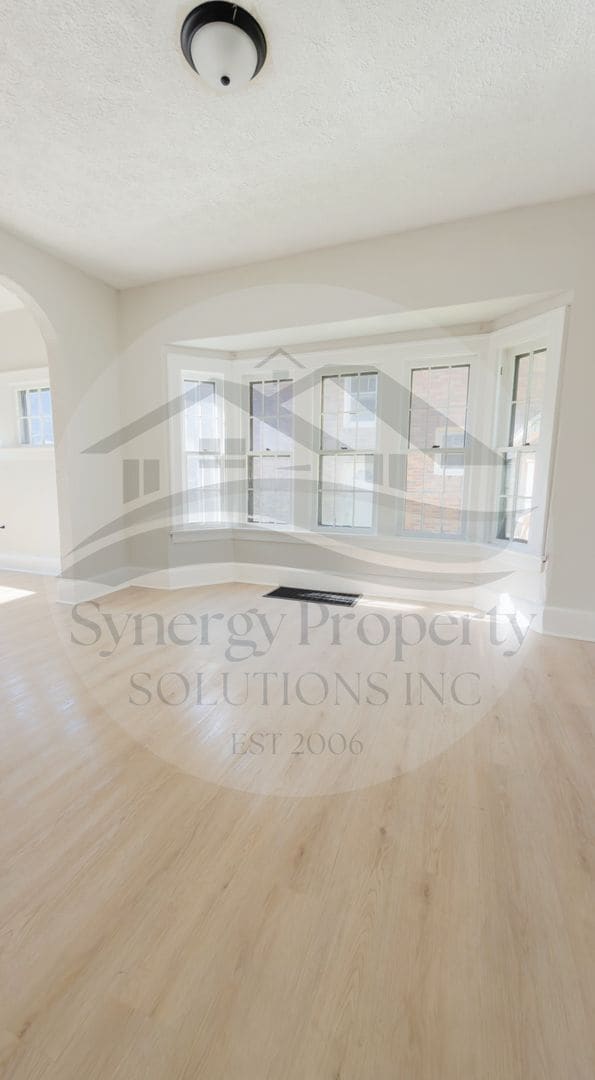 Building Photo - Large Home Available Now