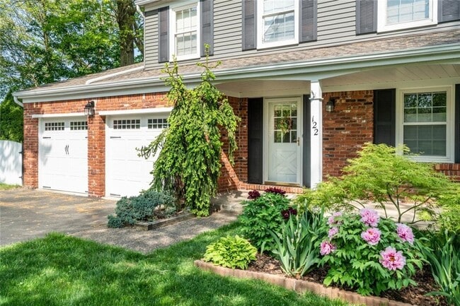 Building Photo - 122 Rivercrest Dr