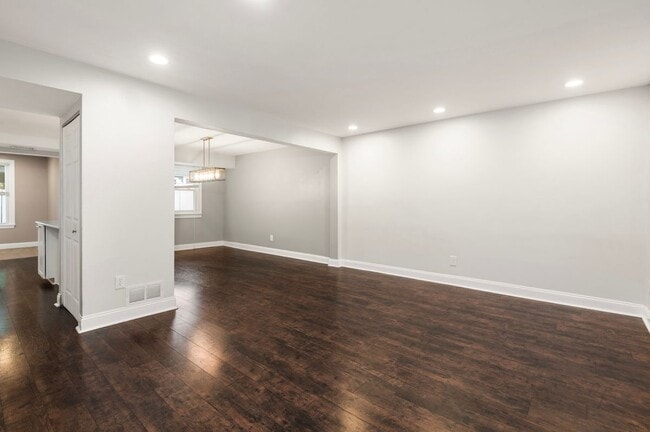 Building Photo - 6420 Thomas Paine Ct