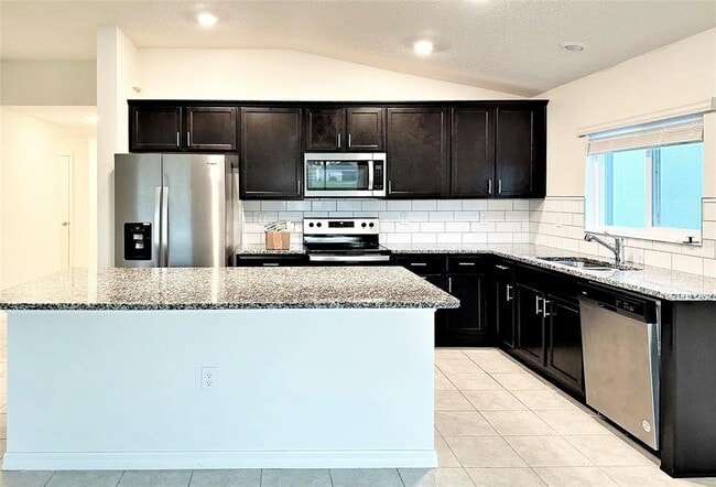 Foto del edificio - 3540 74th Ave Cir E