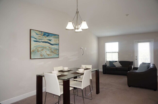 Foto del edificio - Charming 2-Bed, 2-Bath Townhouse Retreat i...