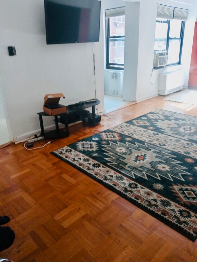Living Room - 140 E 56th St