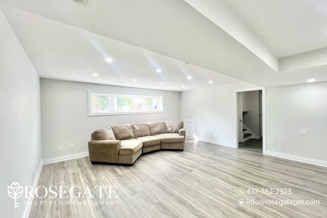 Photo du bâtiment - Bright 1-Bedroom Basement Unit in Kitchene...