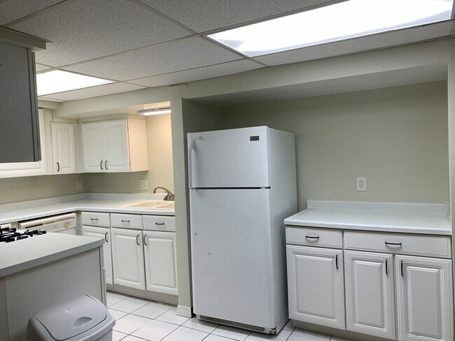 Cocina - 1321 W Thorndale Ave
