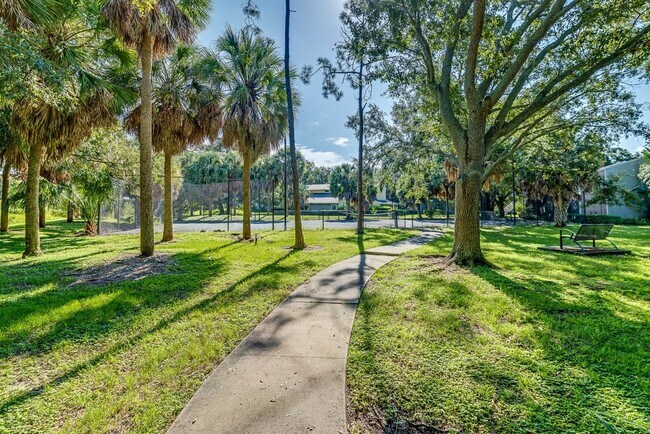 Building Photo - Aventine at Forest Lakes Apartment Homes