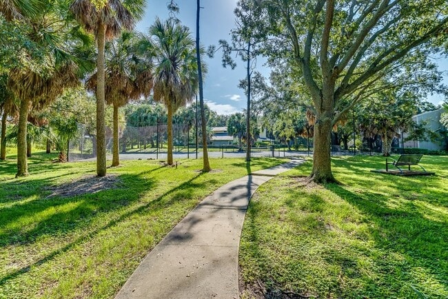 Building Photo - Aventine at Forest Lakes Apartment Homes