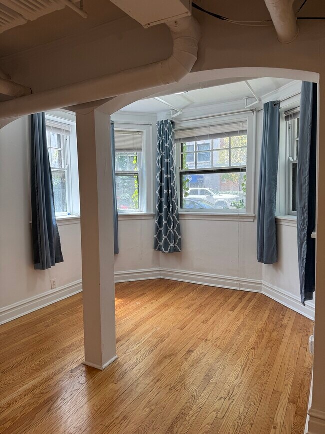 Foto del edificio - 6225 N Kenmore Ave