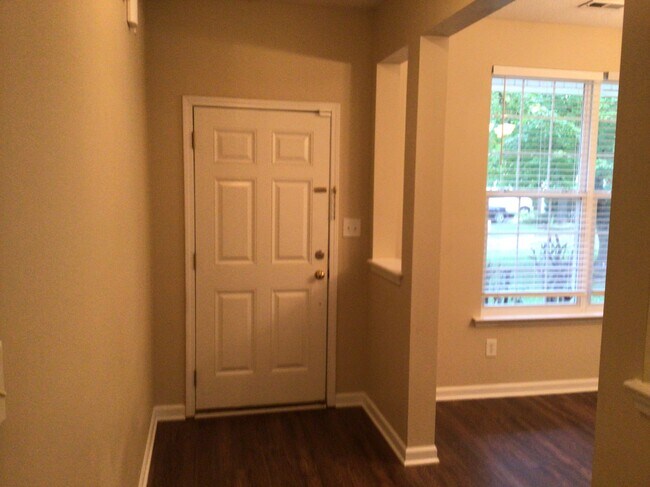 Building Photo - 6072 Parkside Circle