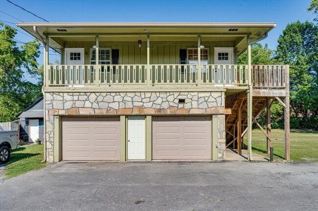 Building Photo - 190 E Leawood Ave