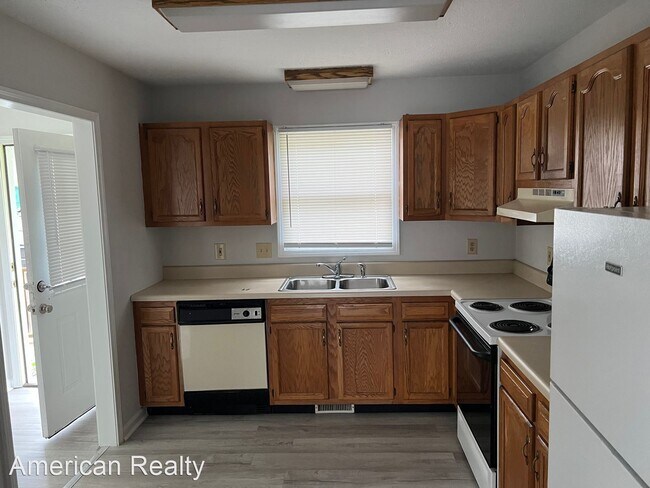 Building Photo - 2 br, 1.5 bath House - 410 Spring Street