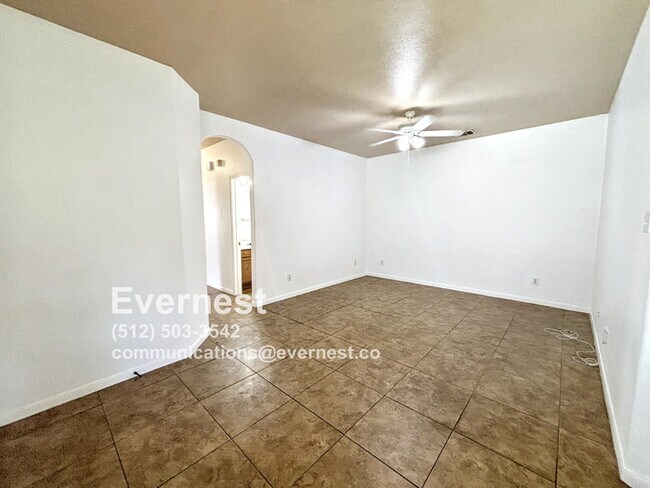 Building Photo - Charming 3-Bedroom Home in a Convenient Ne...