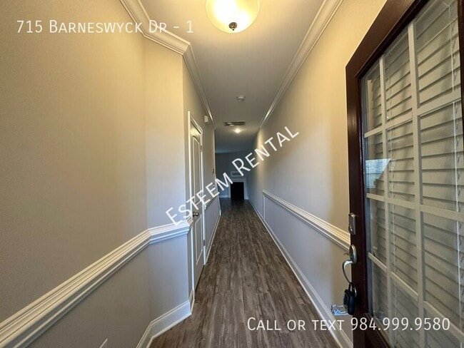 Foto del edificio - 715 Barneswyck Dr