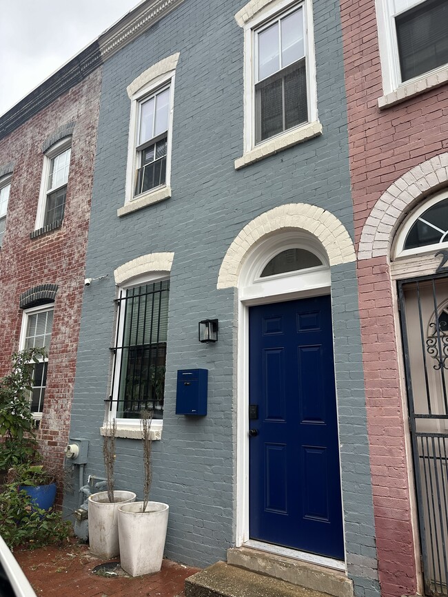 Building Photo - 222 Parker St NE