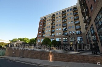 Building Photo - 715 N Church St