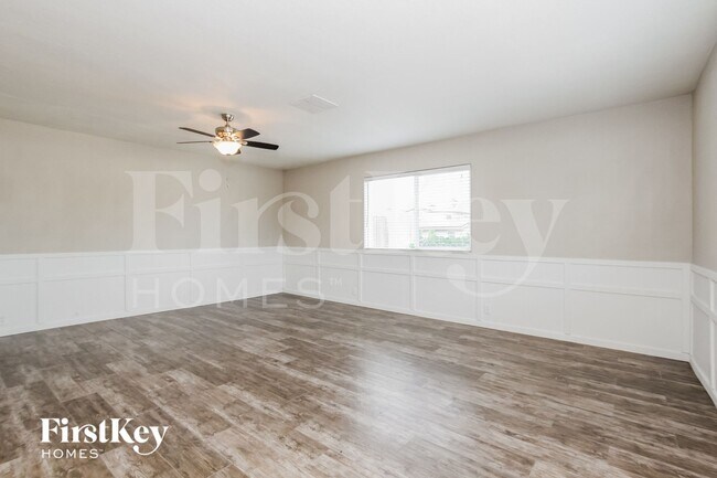 Foto del edificio - 2307 E Everett Dr