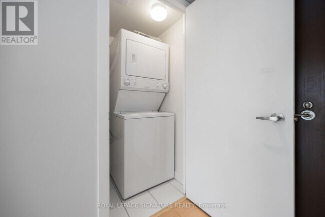 Photo du bâtiment - 80 Western Battery Rd