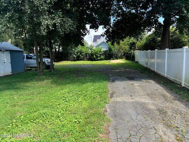 Building Photo - 24 Hudson St