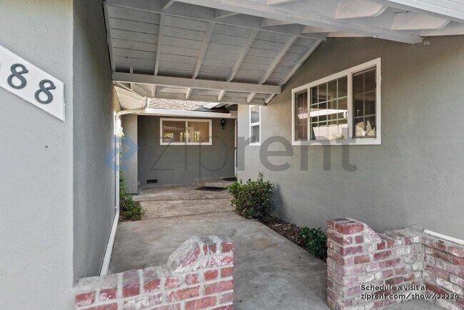 Foto del edificio - 1688 Merrill Dr