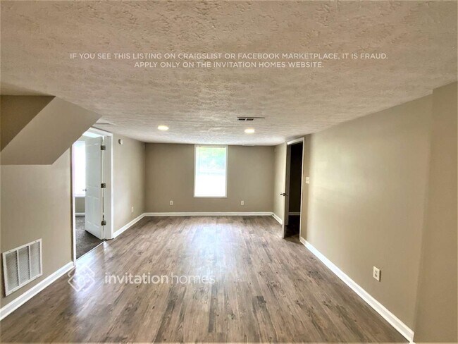 Foto del edificio - 222 Autumn Lake Way