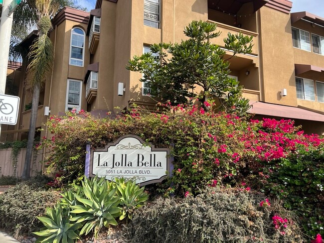 Building Photo - 5051 La Jolla Blvd