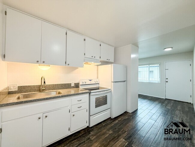 Building Photo - 15634 Leadwell St