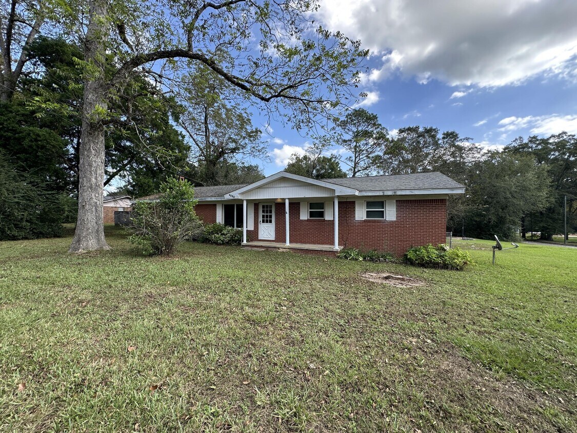 Foto principal - 8101 4th St