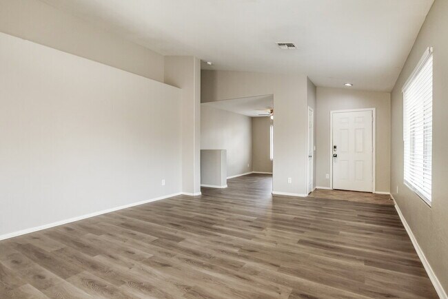 Foto del edificio - 9819 West Riverside Avenue