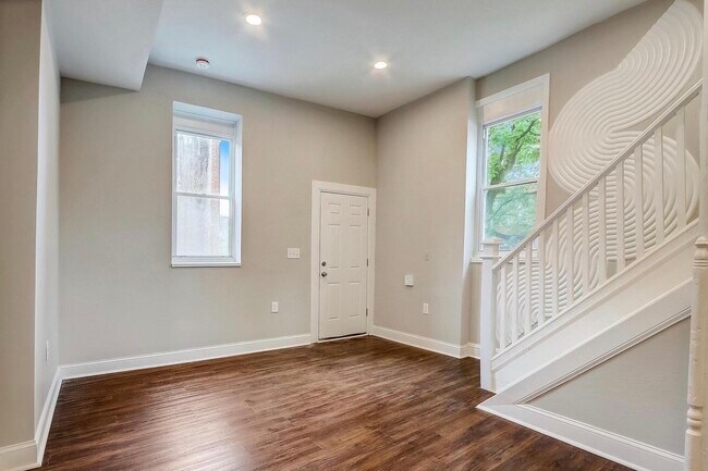 Foto del edificio - 2648 Hampden Ave