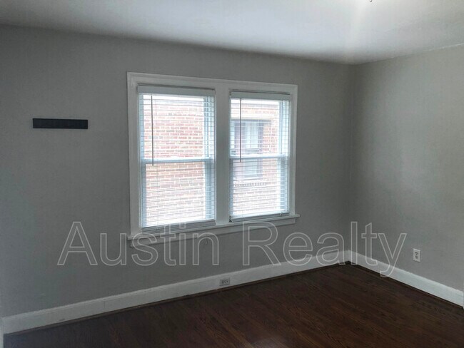 Building Photo - 7247 Bruno Ave