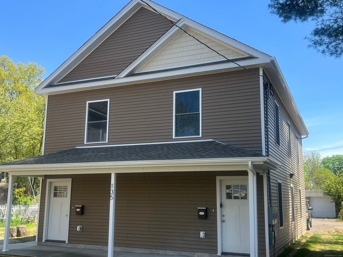 Primary Photo - 135 Clinton Ave