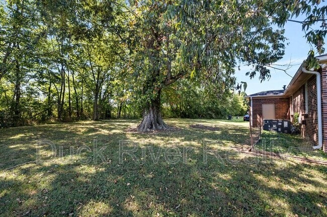 Building Photo - 203 Hunter Dr